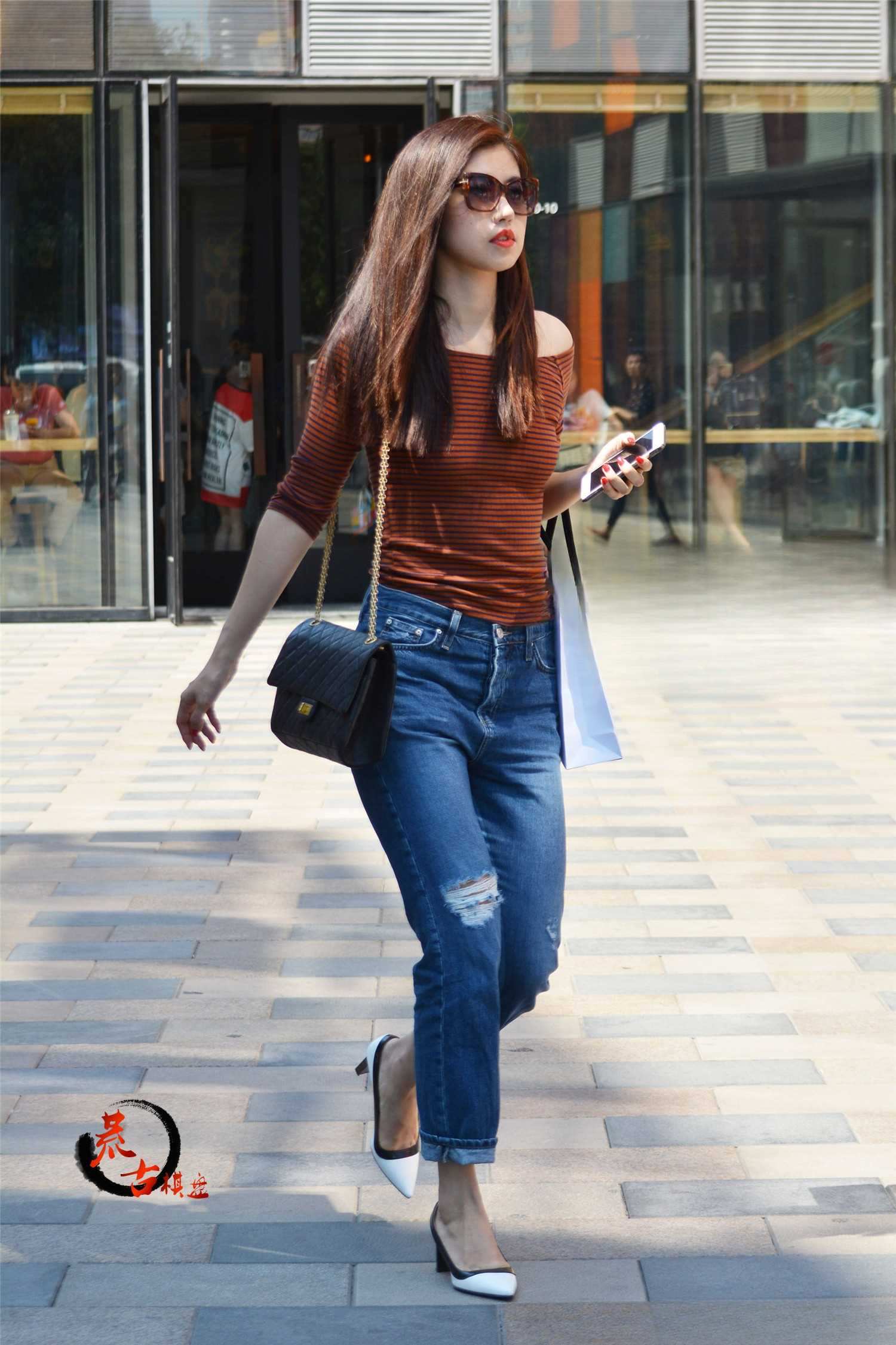 9225-py43llixmbl.jpg