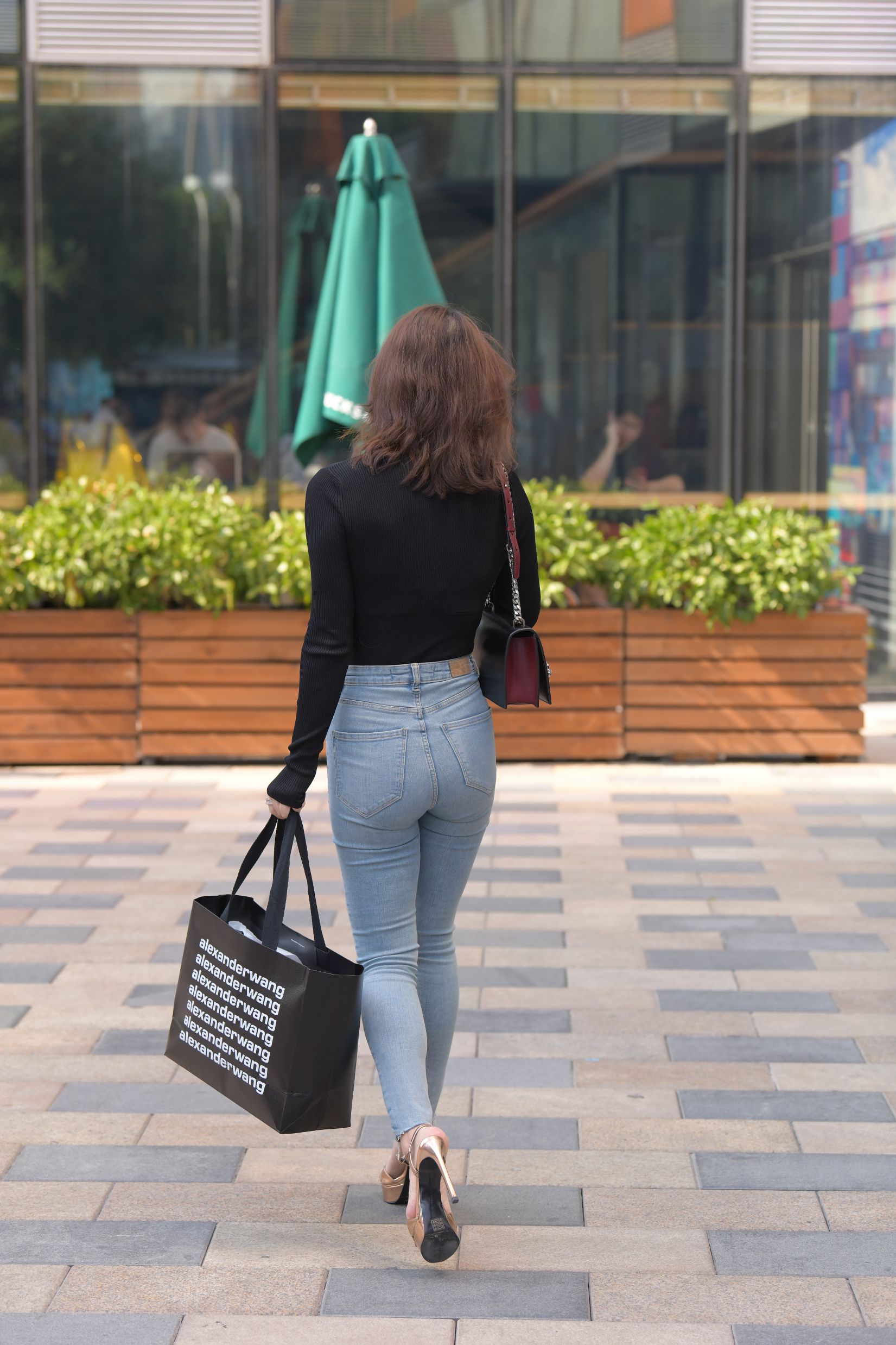 37299-r1mbyyejinm.jpg