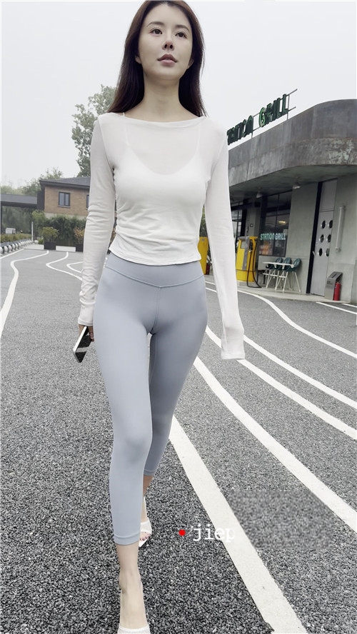 32284l14yzmbrktz.jpg