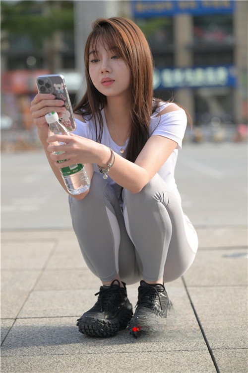 32089zsgdphqgnuv.jpg