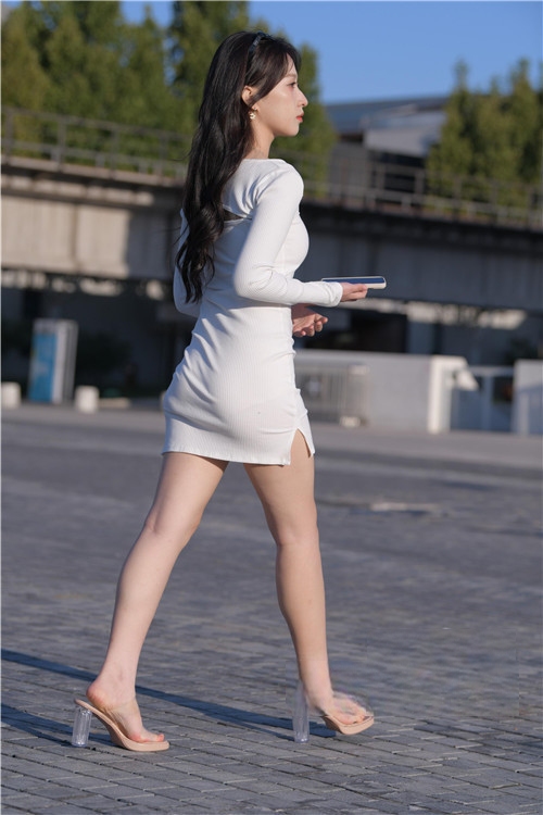 22958x0uvev1y2we.jpg