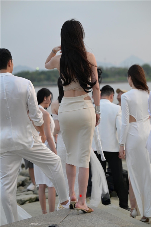 33082vgrl3epclmo.jpg
