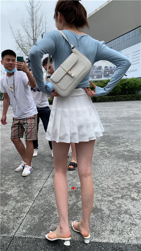 5304vozx21tlc0w.jpg