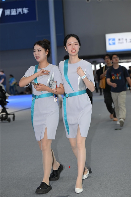 334500y3sxebhrn5.jpg