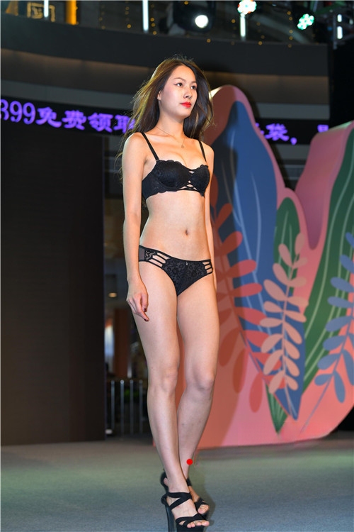 33256uc4g1jruscq.jpg