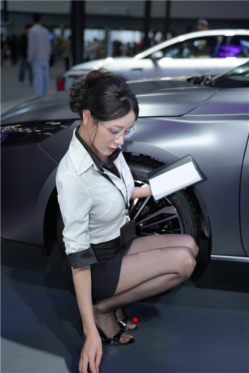 33251s5gqd45kaew.jpg