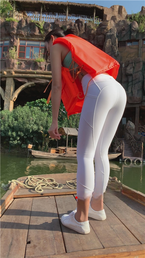1064712qvt5ehqy2.jpg