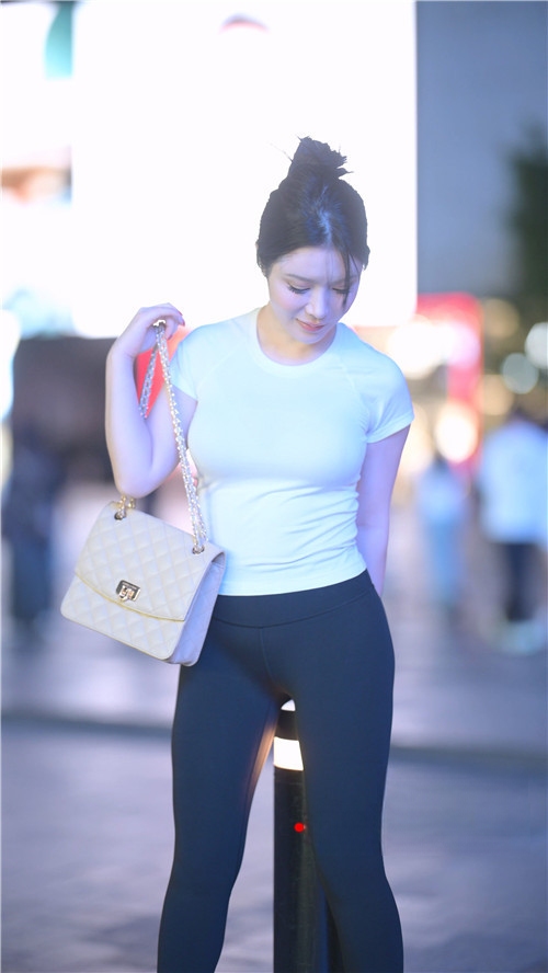325723foy3emzdex.jpg