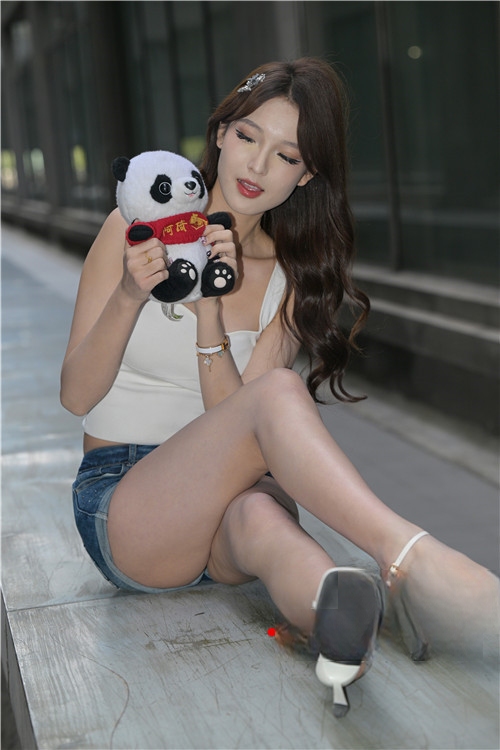 33892qyjqtxbncox.jpg