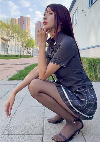33052mja5xtgildo.jpg