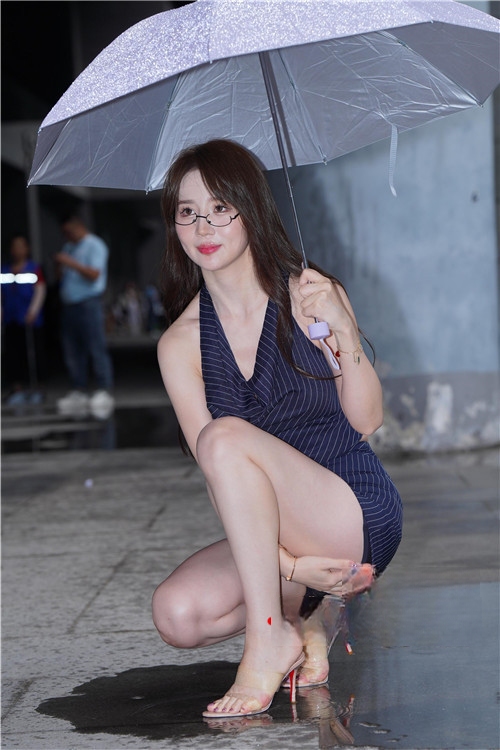 32508tmbkk13khxq.jpg