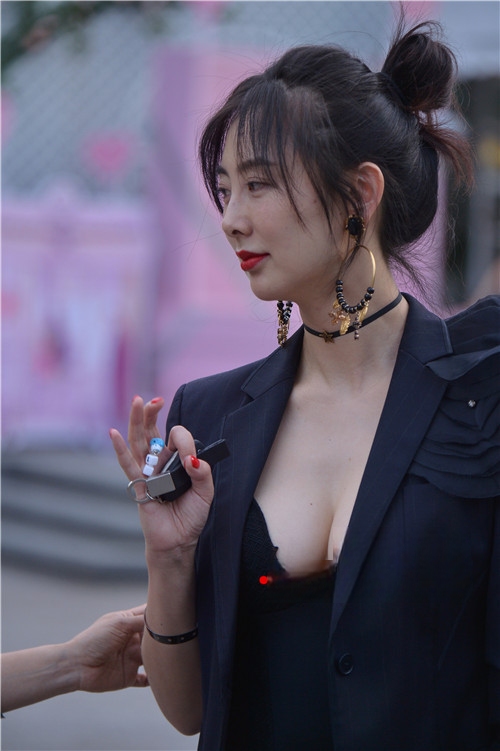 9033u0l1x2xenuz.jpg
