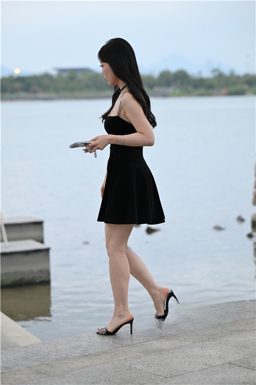 25219f4rocwldh2b.jpg