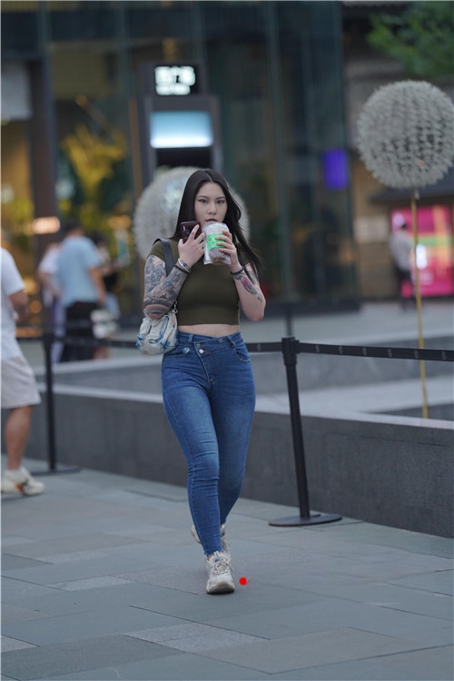 29913bcxgrv2sje5.jpg