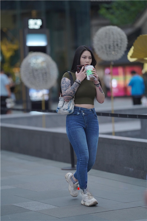 29913gykjaezsj2w.jpg