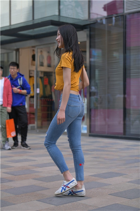 40803uqjwnbzky3.jpg