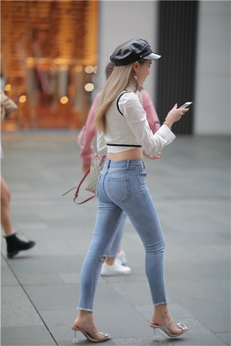 40785bq3qjybjht.jpg