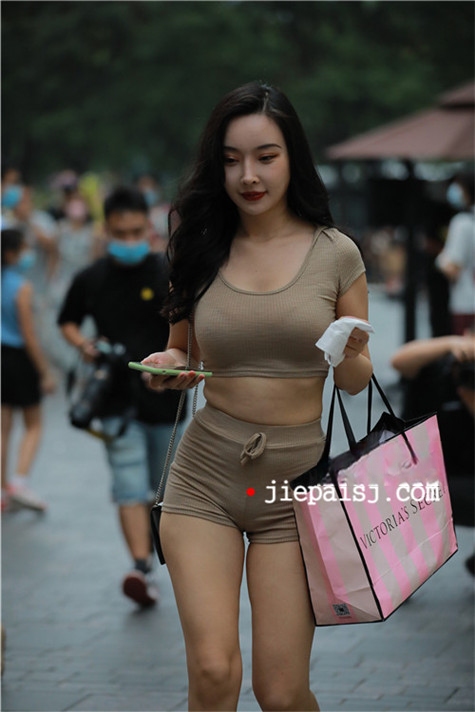 6804ugpwuzsgslz.jpg