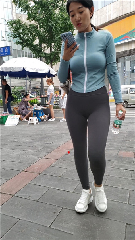 6625jkyrqiv44b3.jpg