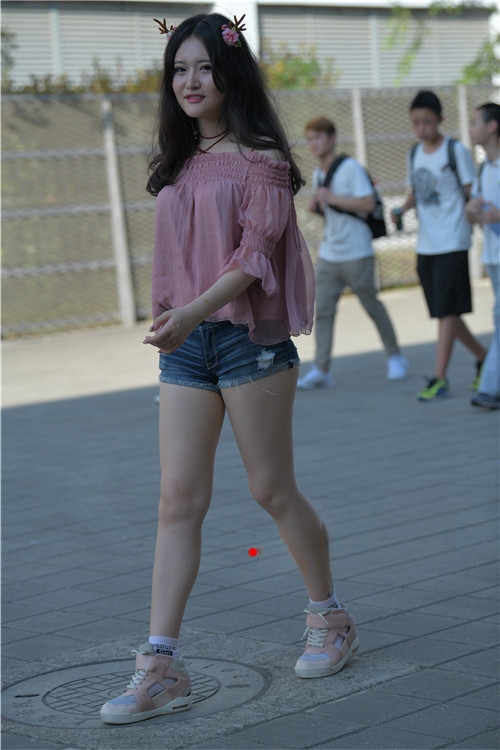 77880fgdtrv4l4a.jpg
