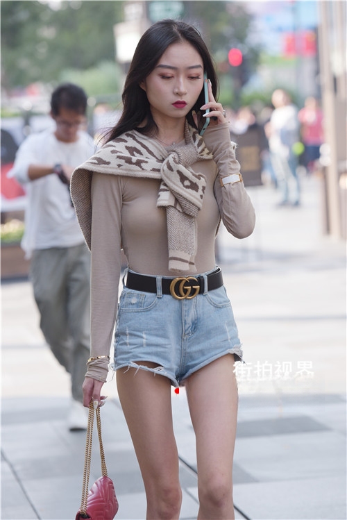 7777d4f4mdvlil1.jpg
