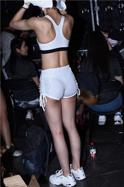7789nhfy24xwq1x.jpg
