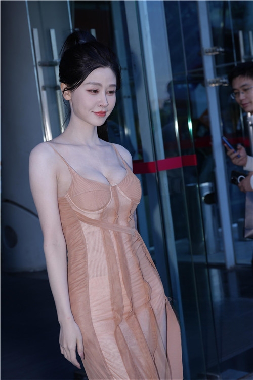 32342acy2aieqaxu.jpg