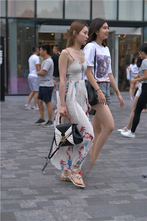 8743cb0qtktugtb.jpg