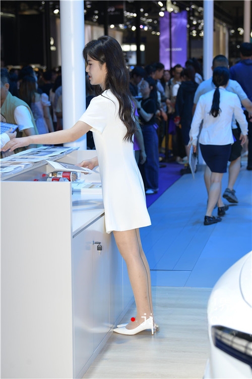 23901awdejnht31u.jpg