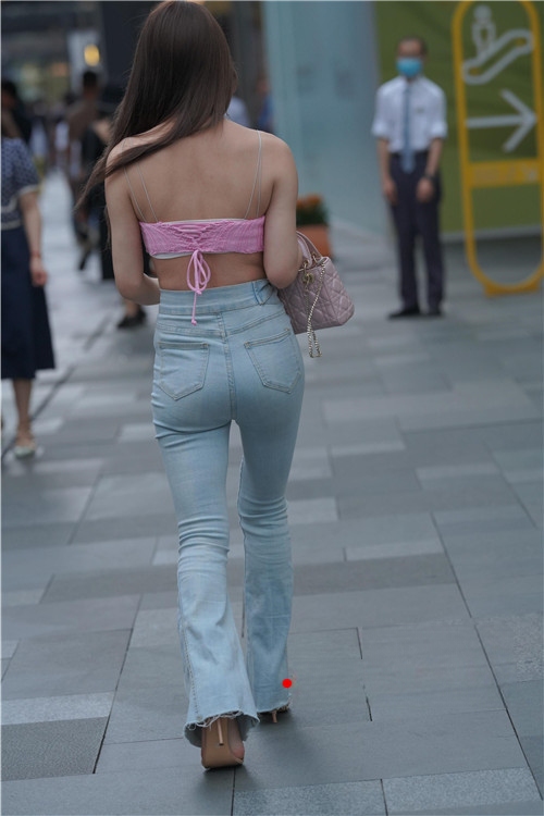 272680aybu4znvel.jpg
