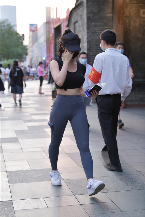 8073c3eaytmyi44.jpg