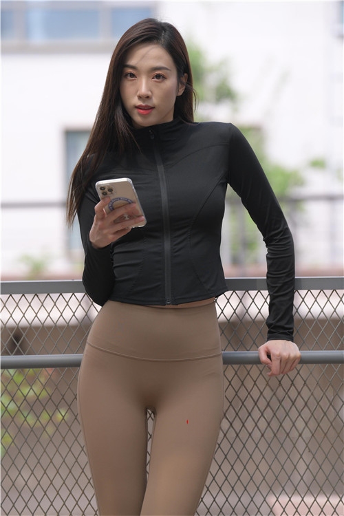 14711y2vp3hcq10x.jpg