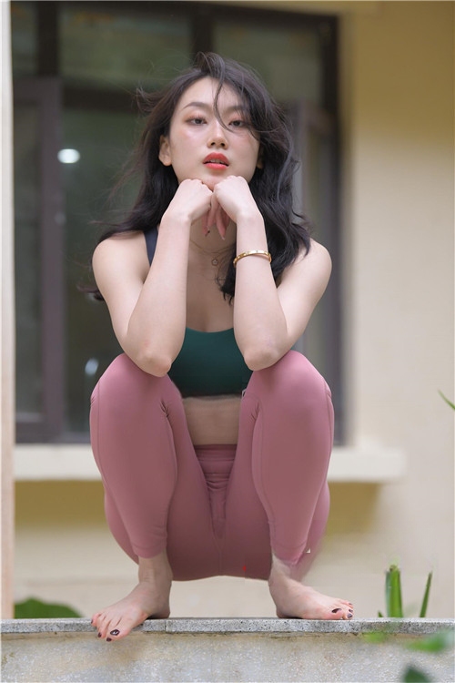 12480pv03yfbiq5y.jpg