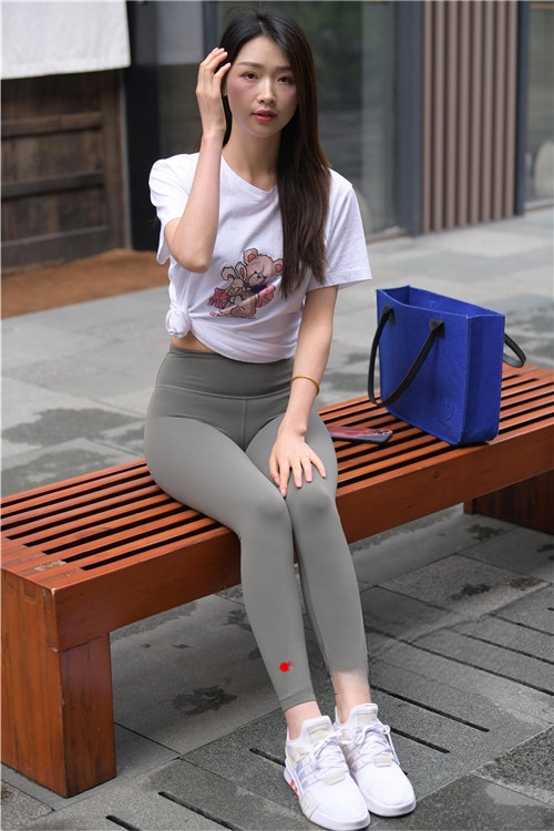 87140wlg2eeryhc.jpg