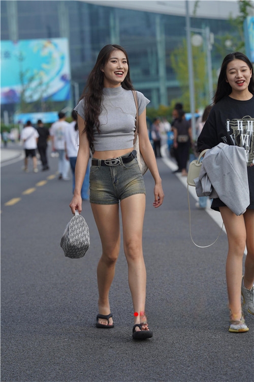 31876qee145lbgdo.jpg