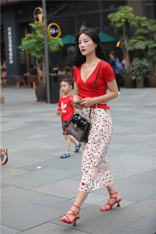 8952tn05xi0qjij.jpg