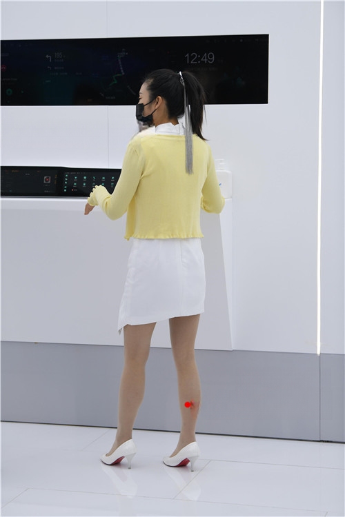 24216yq12xpq0mmx.jpg