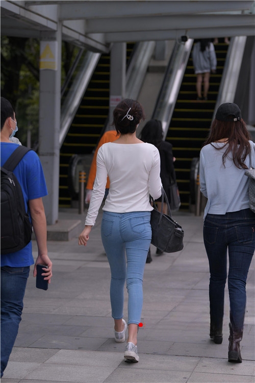 27041k1swbt2vr2t.jpg