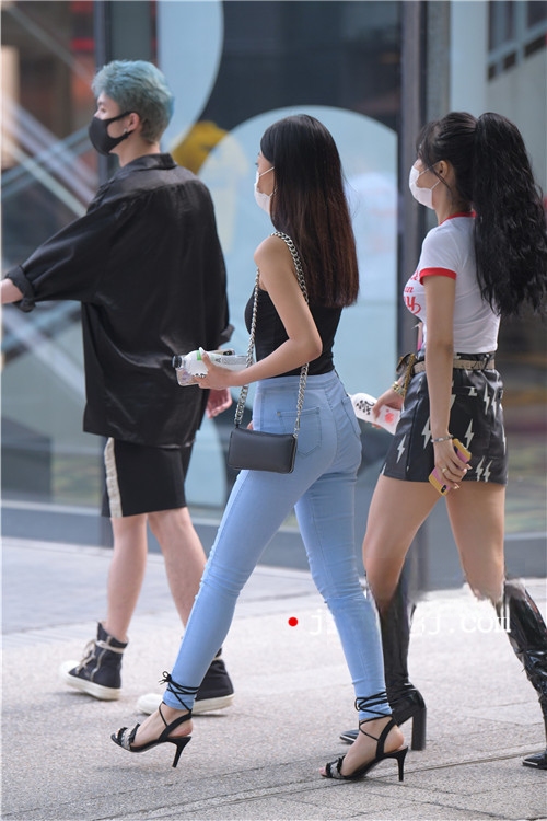 8515d543zlj1y54.jpg