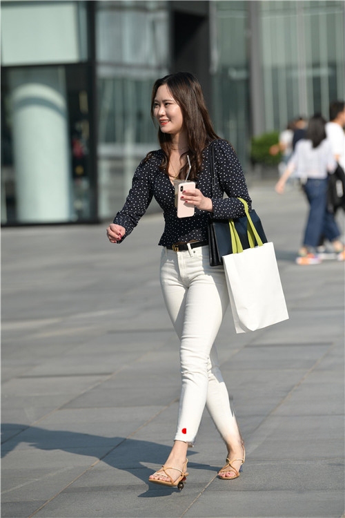24041cya51fqvt4m.jpg