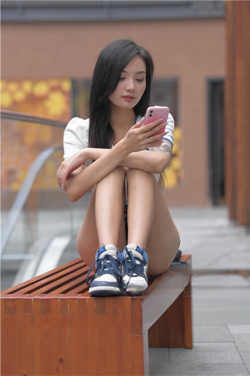 9143ea05g5nqmj4.jpg