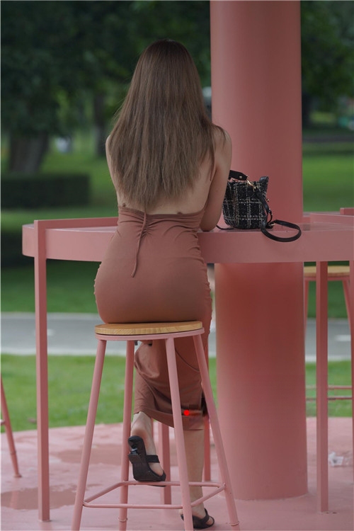 8957fej0zs2htjm.jpg