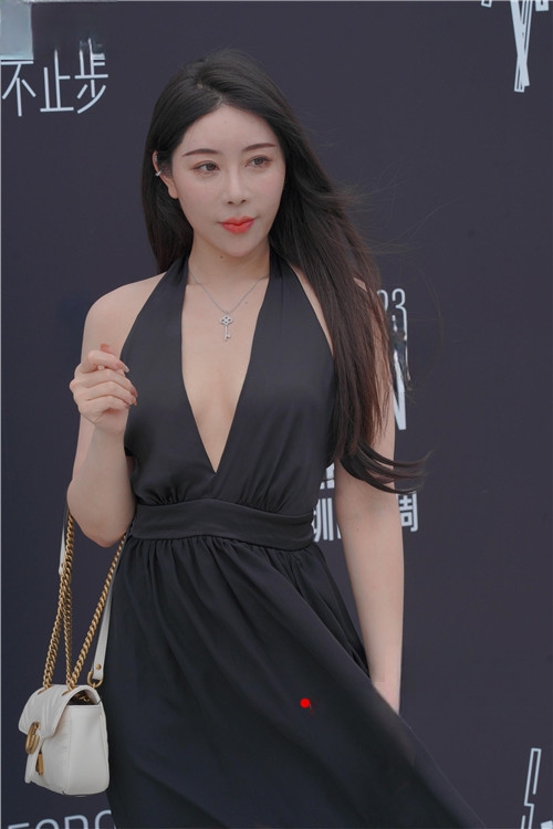 313660fkxy4zgkjm.jpg