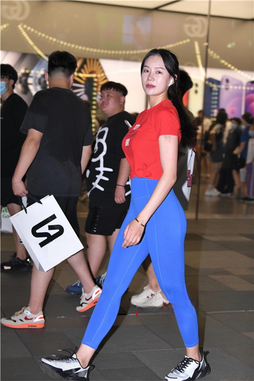 210445n20slkng21.jpg