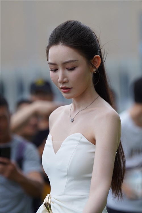 31106lytg4ad1enr.jpg