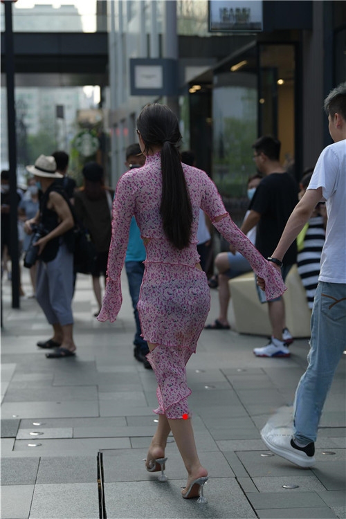 10910d1j35l0rutv.jpg