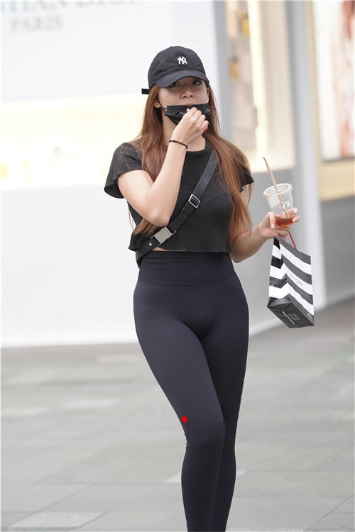 98443li1qa1tmhr.jpg