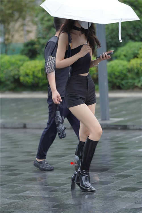 9764flh0devqcca.jpg