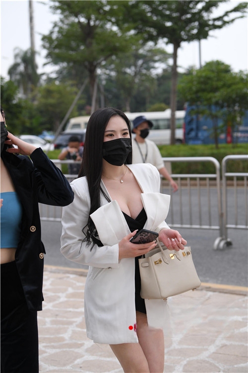 30455nd0grqi12cg.jpg