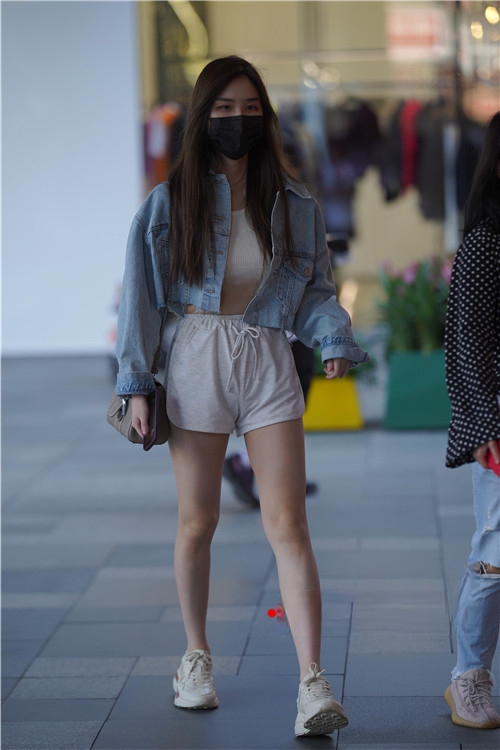 30365u4243hclezk.jpg
